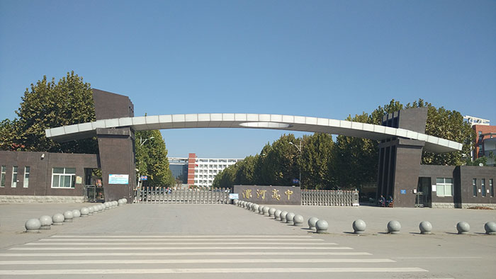 新校校门