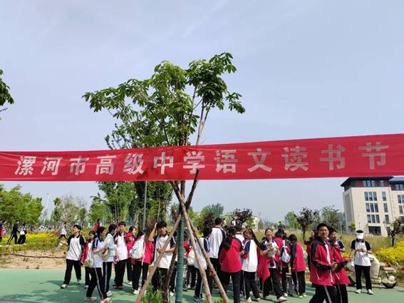运动燃激情 书香润校园——漯河高中语文读书节活动纪实